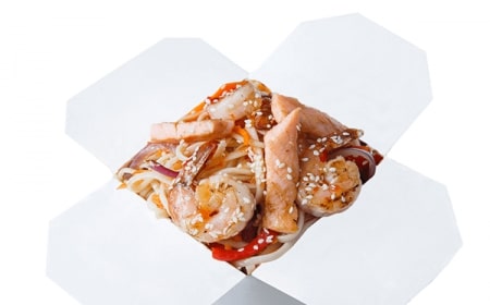 Креветки и лосось в соусе свит чили